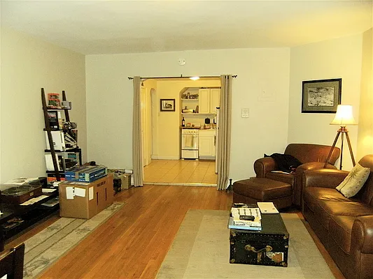 Rented by City Connections Realty | media 32