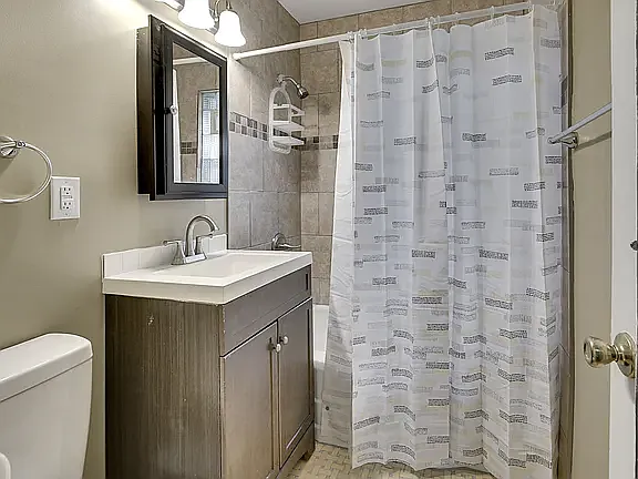 4611 Wakeley St #1 — Photo 12