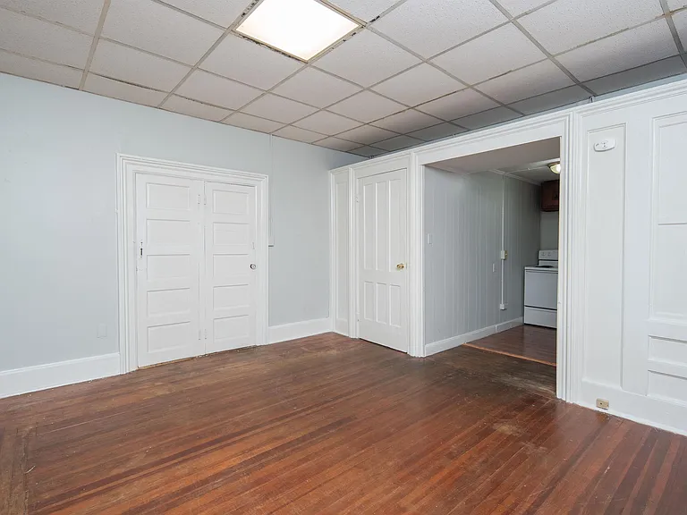 236 Saratoga St — Photo 3