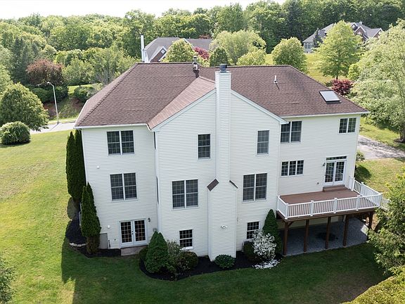 4th image of 10 Valley View Dr