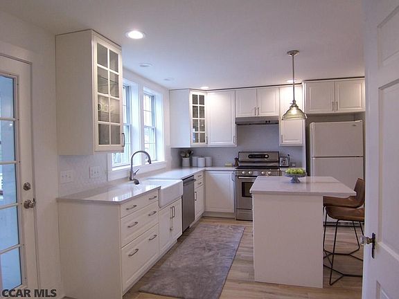 5th image of 133 Hillcrest Ave