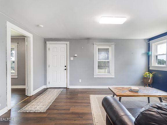 4th image of 1177 Wade Rd W