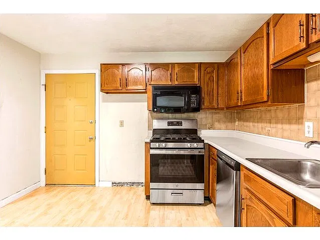 1311 Hanover St #10 — Photo 11