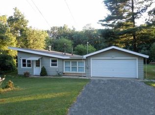 6331 N Shore Ave, Spring Grove, IL 60081