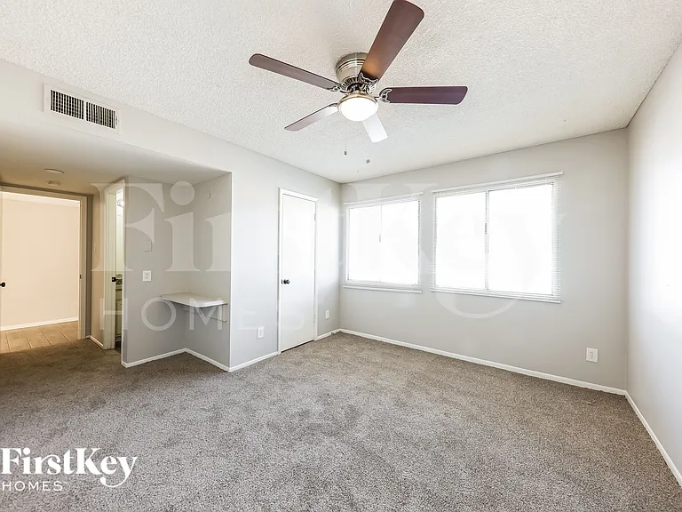 13807 N 52nd Ave — Photo 10
