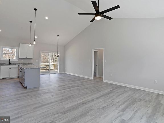 4th image of 15 Larimar Ln