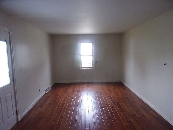 5th image of 902 E Richardson St