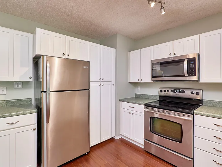 6001 La Chateau Ct — Photo 10