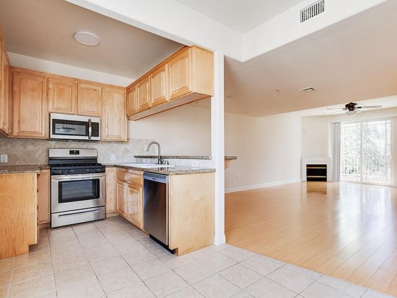 5th image of 13839 Victory Blvd APT 3