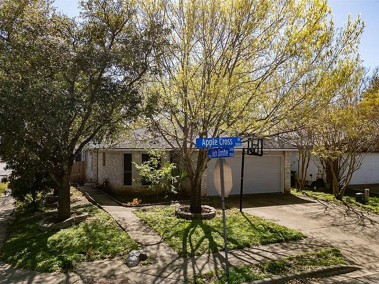 1001 Apple Cross Dr — Photo 2