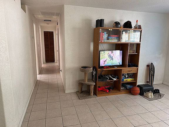 3rd image of 1160 Palm View Dr