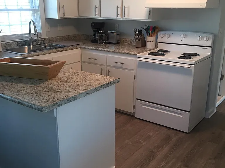 17 Sunset Ave — Photo 10
