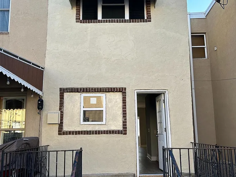 2946 S 15th St — Photo 37