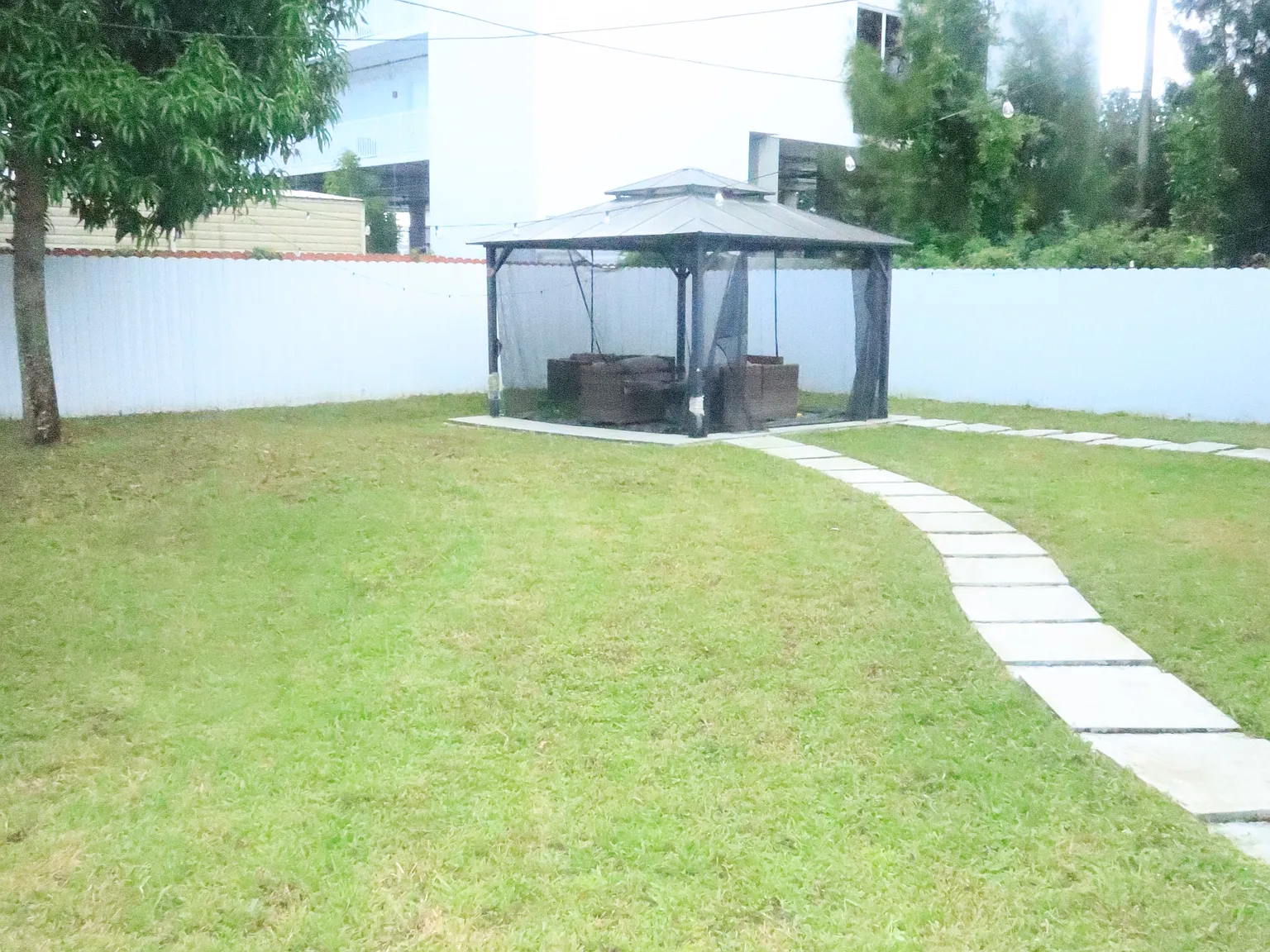 NW 169th St, North Miami Beach — Photo 3