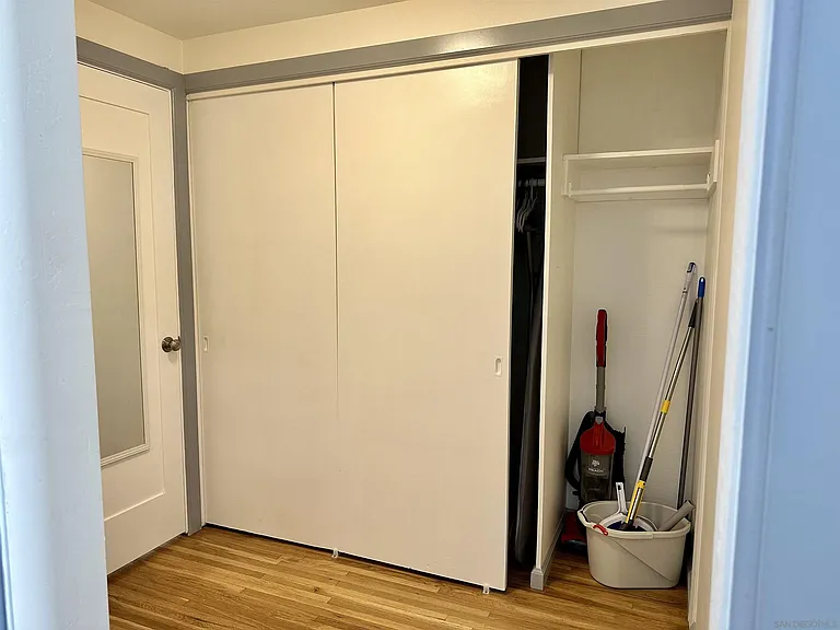7672 La Jolla Blvd — Photo 11