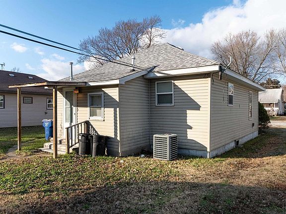 4th image of 1210 E 5th St