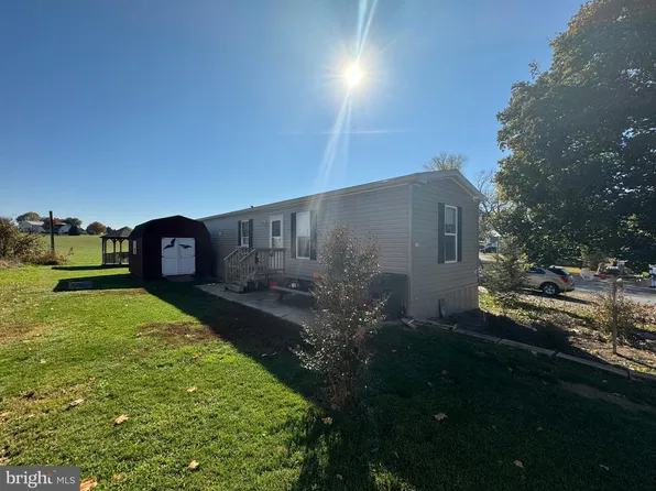 200 W Burkholder Dr Trailer 11, Lititz, PA 17543