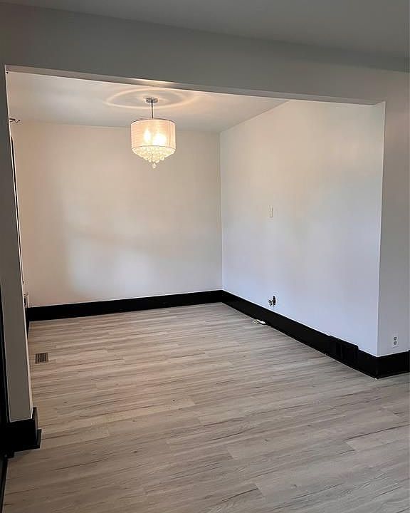 1st image of 1758 Gladstone Ave