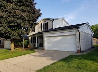 16366 E Hill Dr, Macomb, MI 48044