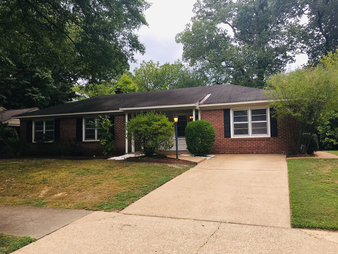 Charming East Memphis home with fully fenced in back yard! Over 1900 sq ft of living space! Pets ... — Photo 3