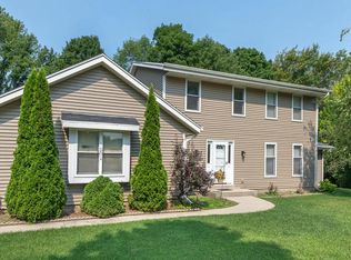 17230 Robinwood St, Brookfield, WI 53045