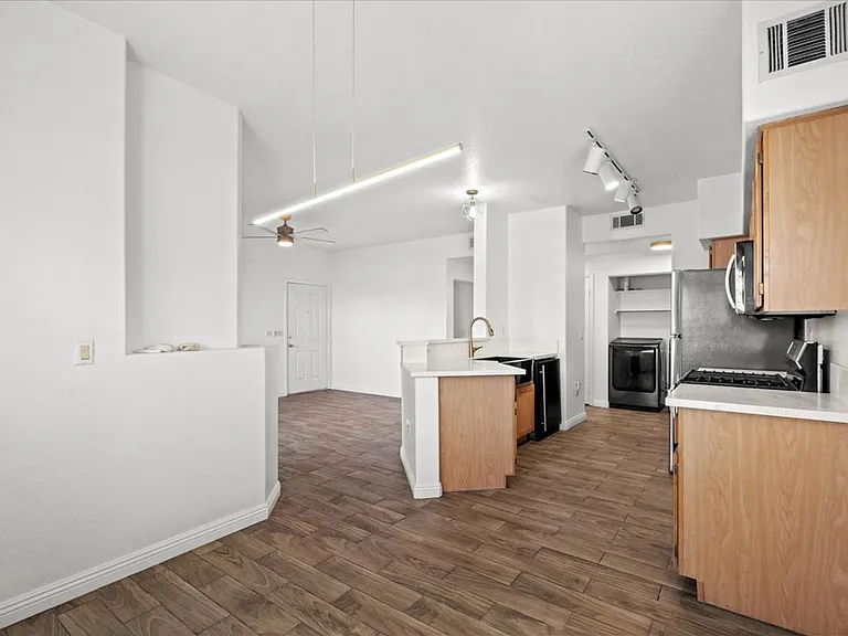 2100 Black Island St #101 — Photo 11