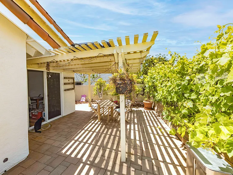 1559 Madrid Dr — Photo 15