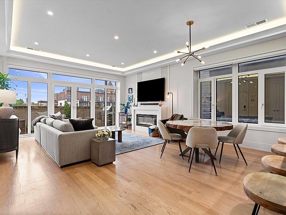 2nd image of 1346 W Walton St #3W