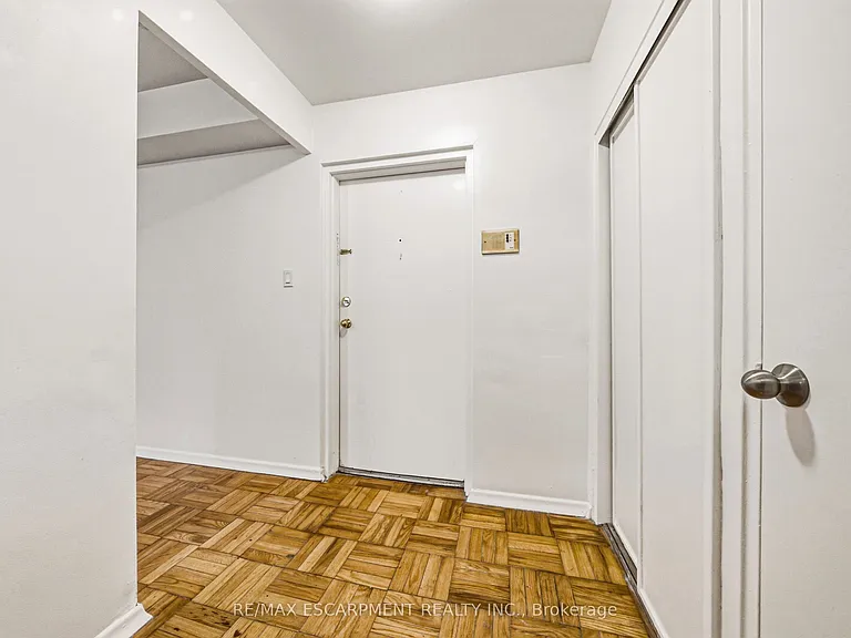 325A James St S #107 — Photo 6