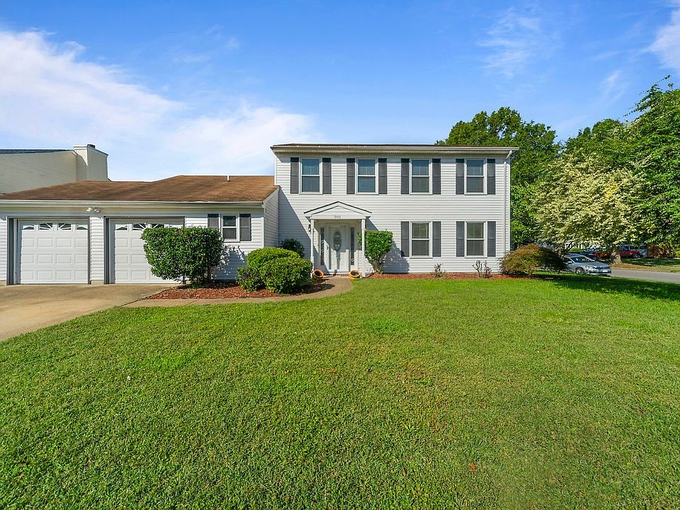 1st image of 901 Shady Hollow Ln