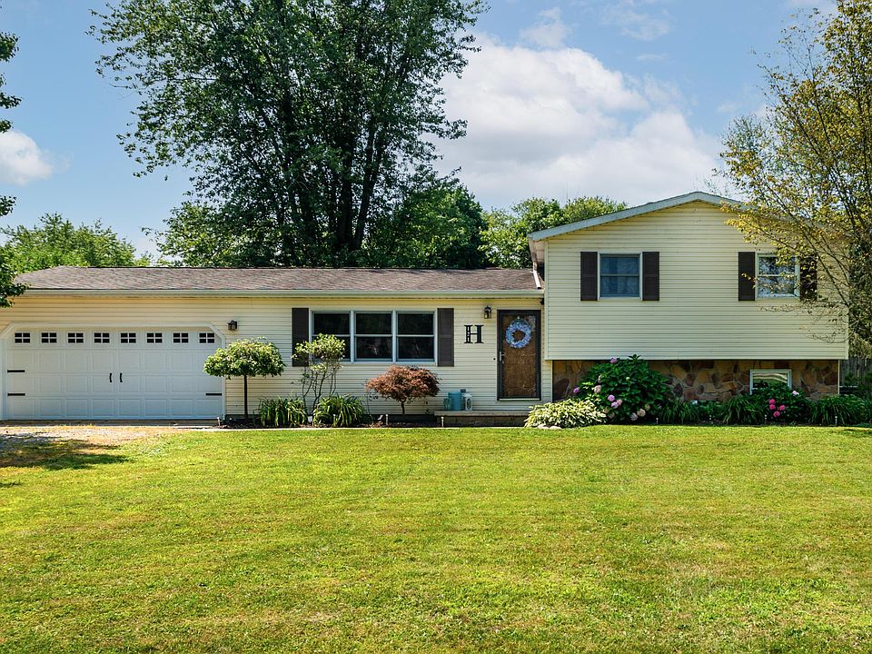 1st image of 121 Maplewood Dr