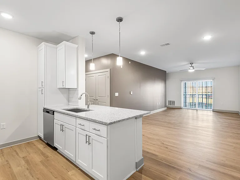 Midtown Apartments — Photo 41