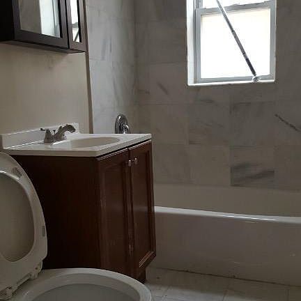 4th image of 2541 W Summerdale Ave APT 1S