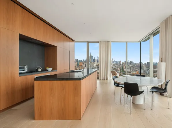 215 Chrystie Street 27E image 3 of 14