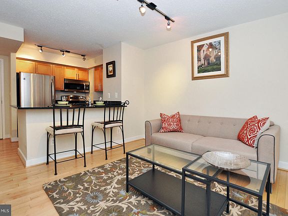 5th image of 7500 Woodmont Ave #S904