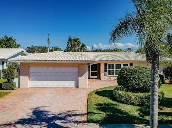 10421 Monarch Dr, Largo, FL 33774