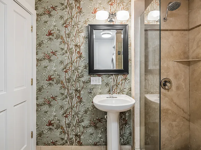 903 Thomas St — Photo 28