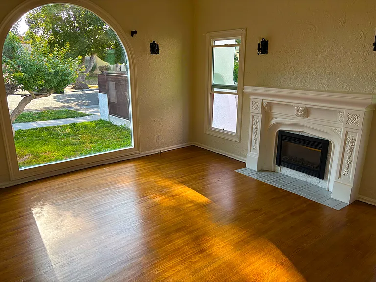 3022 Farmdale Ave — Photo 3