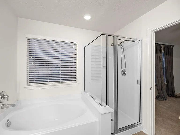 12475 Saratoga Woods Ln — Photo 21