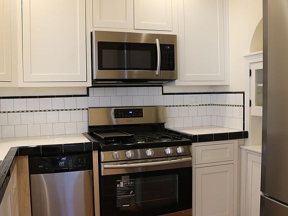 2nd image of 1036 Laguna Ave