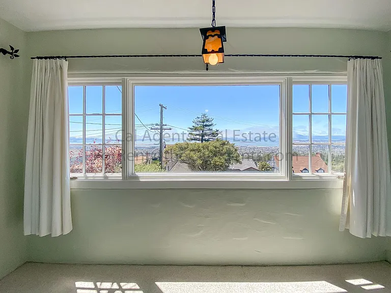 257 Trinity Ave — Photo 4
