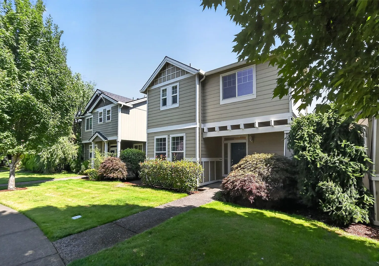 3 bed, 2.5 bath, 1735 sqft, $2,395 — Photo 2