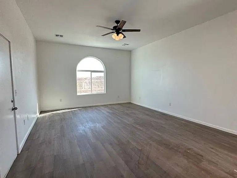 5022 S 35th Ave — Photo 16