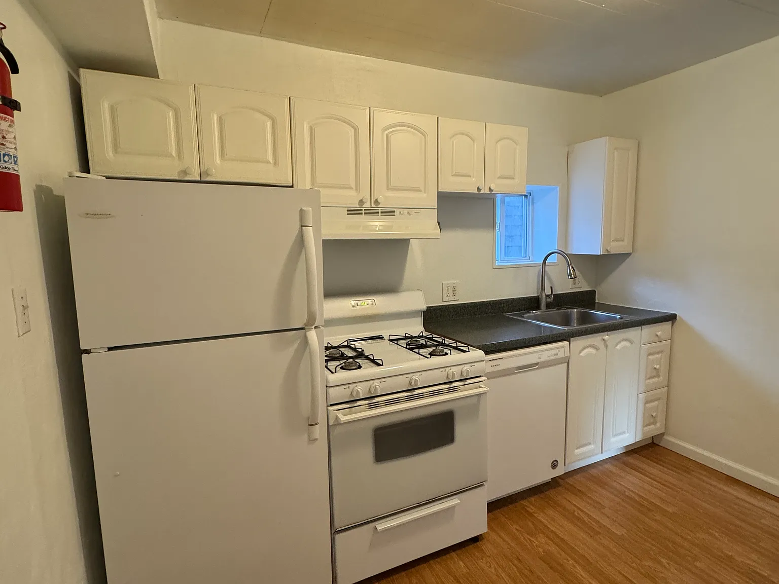 2 bed, 825 sqft, $1,595 — Photo 4
