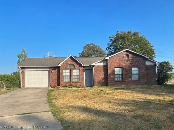 2215 Granite Cir, Van Buren, AR 72956