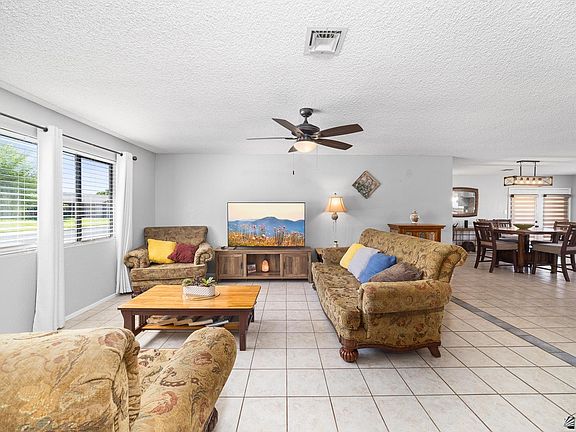 2nd image of 1444 S Pageant Ave