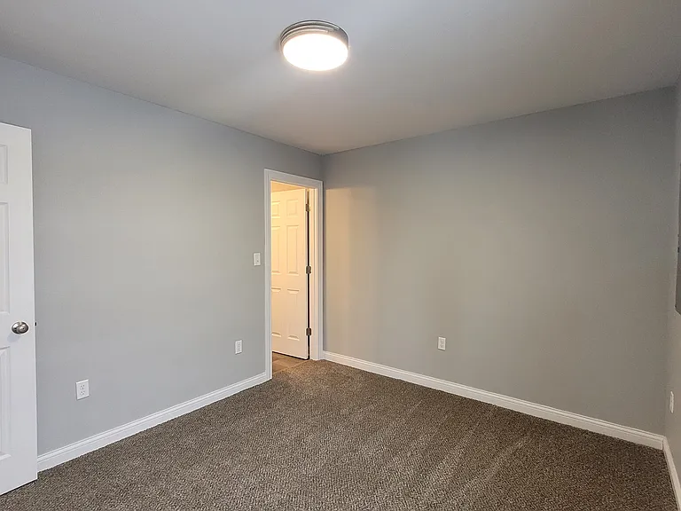 640 W Walnut St — Photo 17