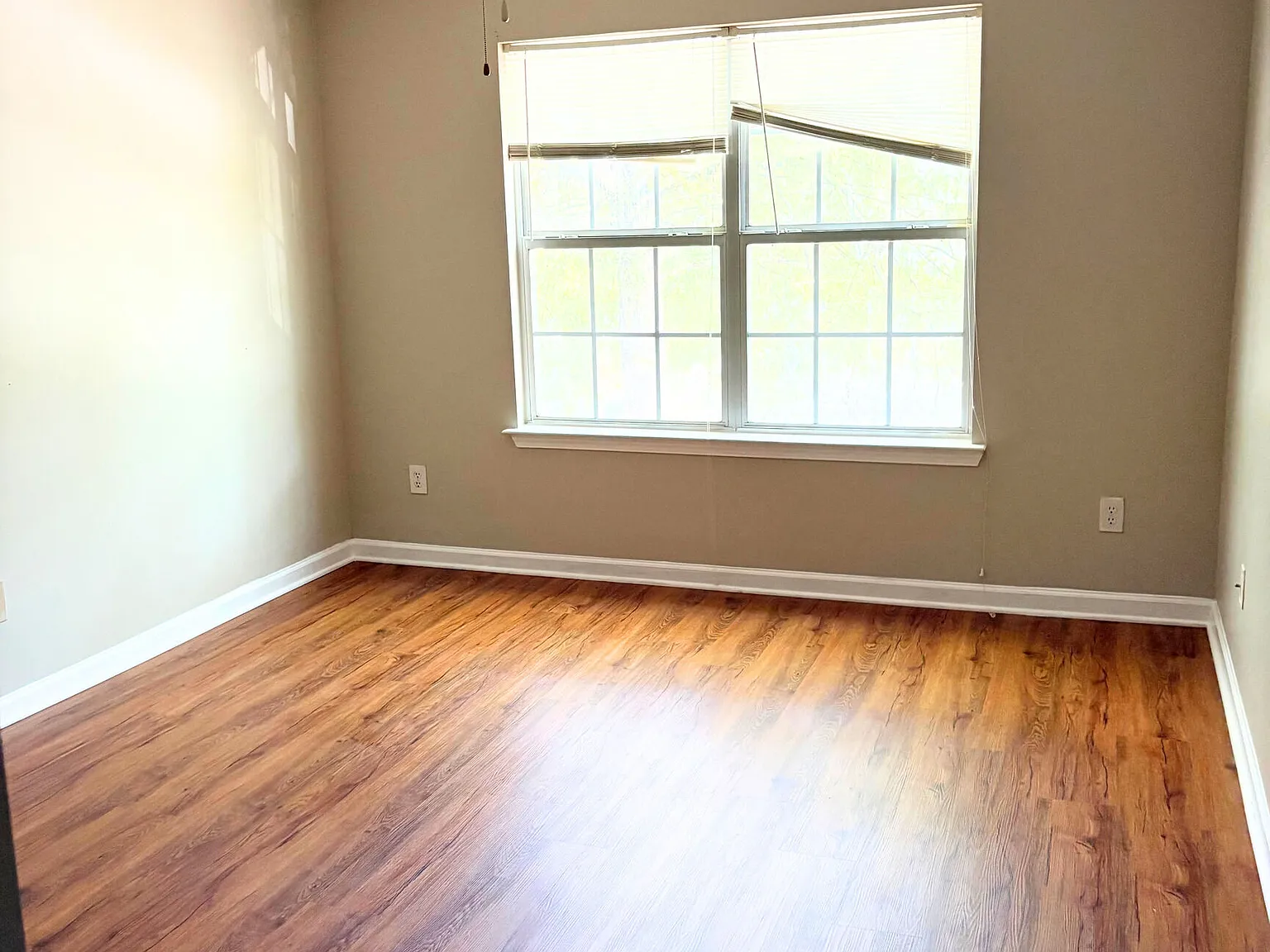 3 bed, 2.5 bath, 1608 sqft, $1,700 — Photo 2