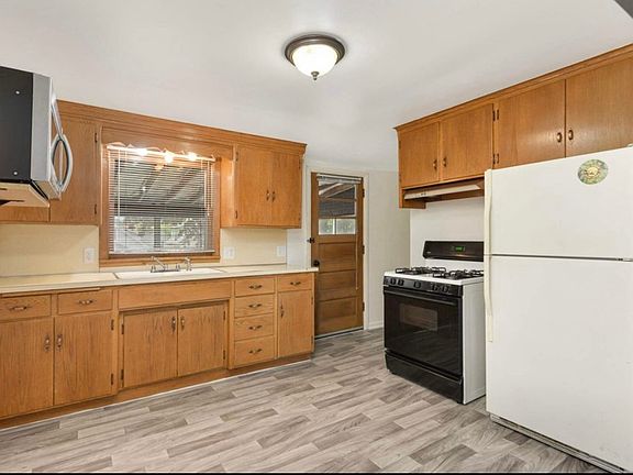 5th image of 112 8th Ave S #2