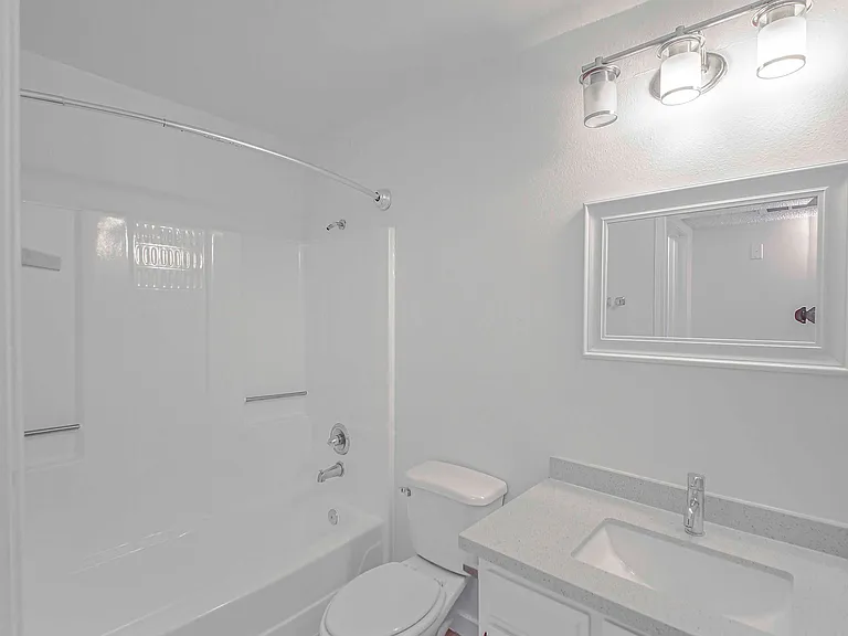 11817 Victory Blvd — Photo 9